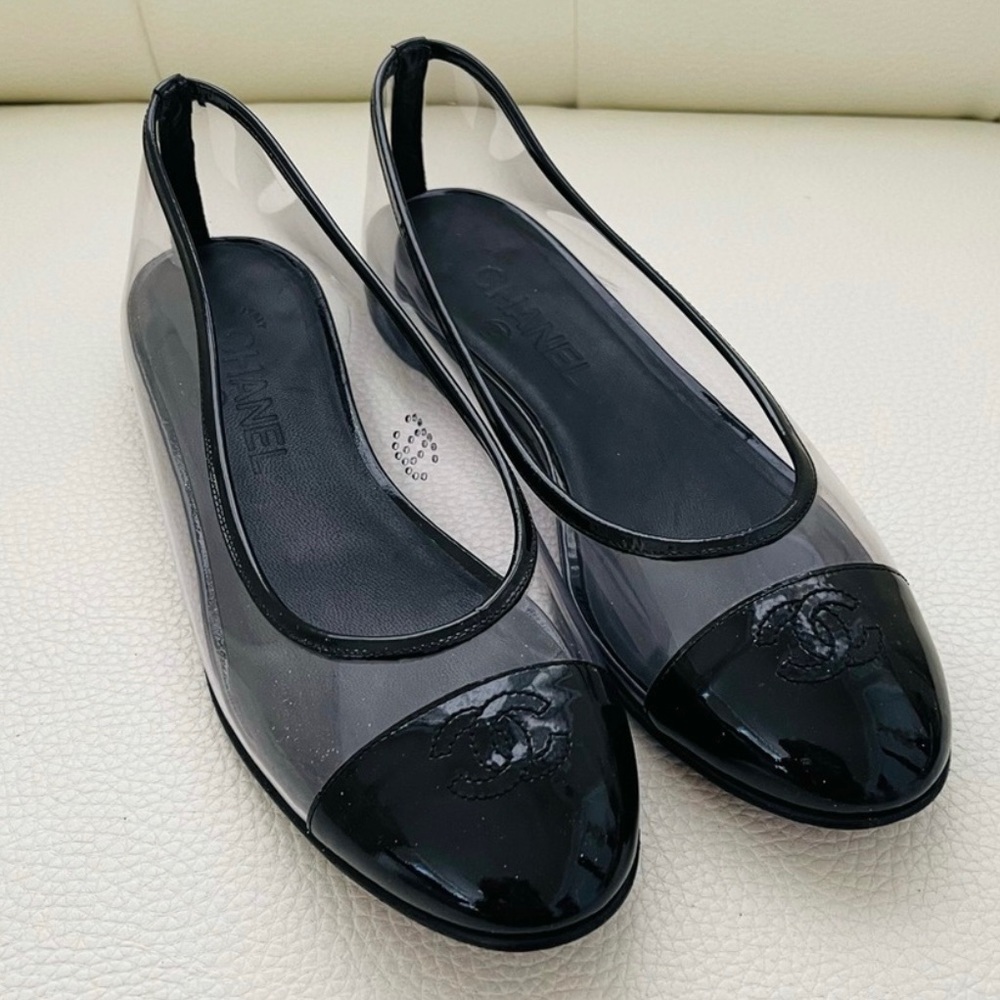 Rare Chanel find! Highly sought after Flats 38.5